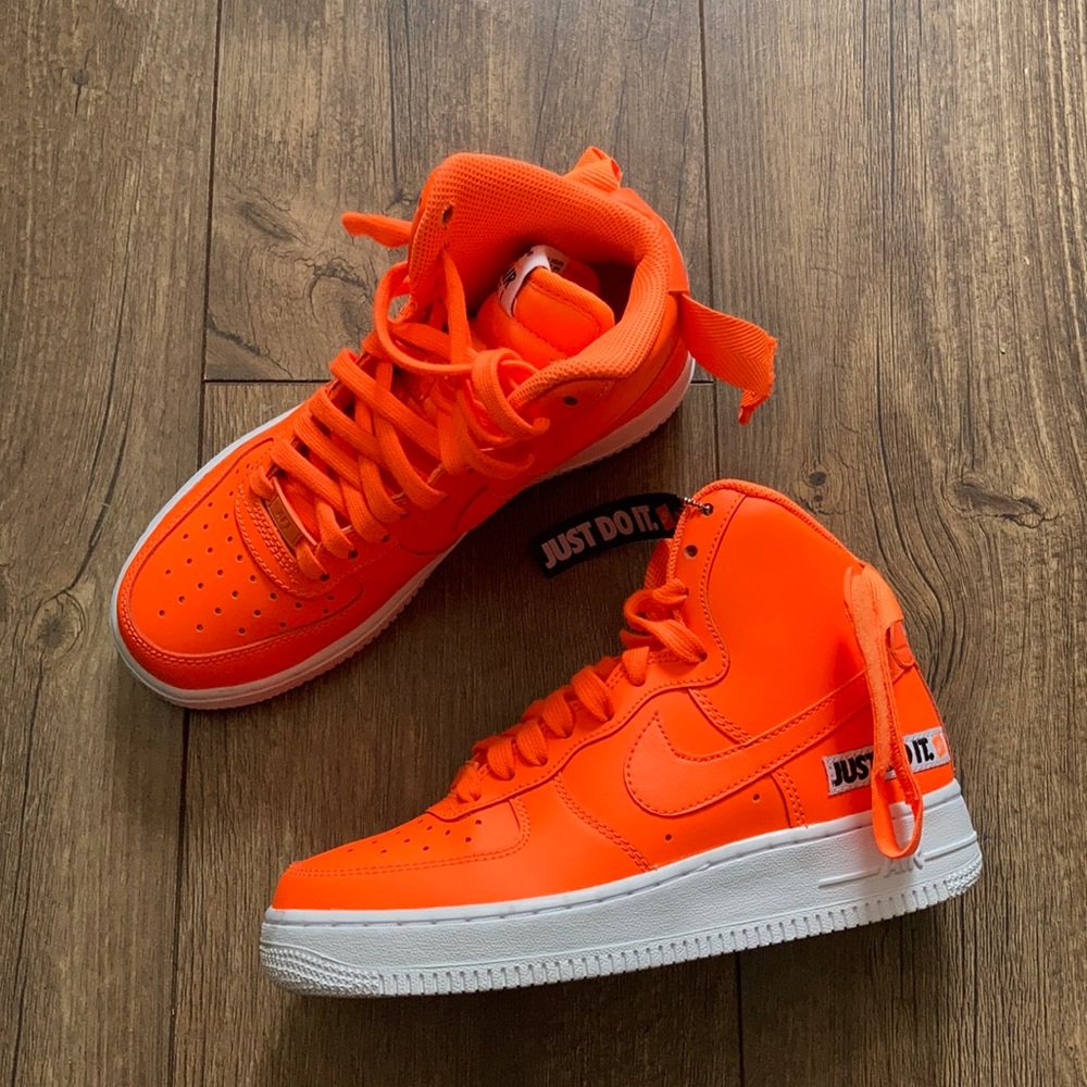 NIKE AIR FORCE 1